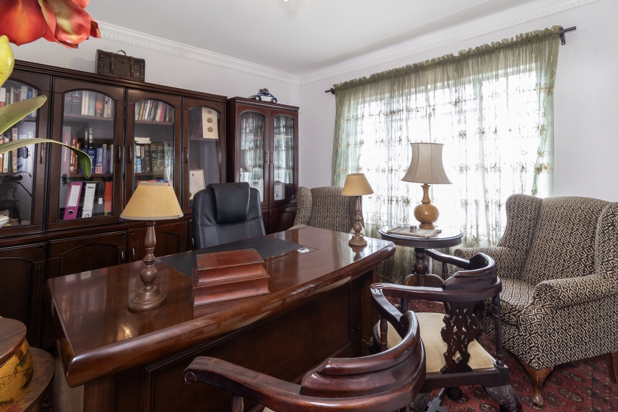 6 Bedroom Property for Sale in Melodie North West